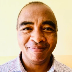 P. RAKOTONANDRATONIARIVO Guillaume de Saint Pierre